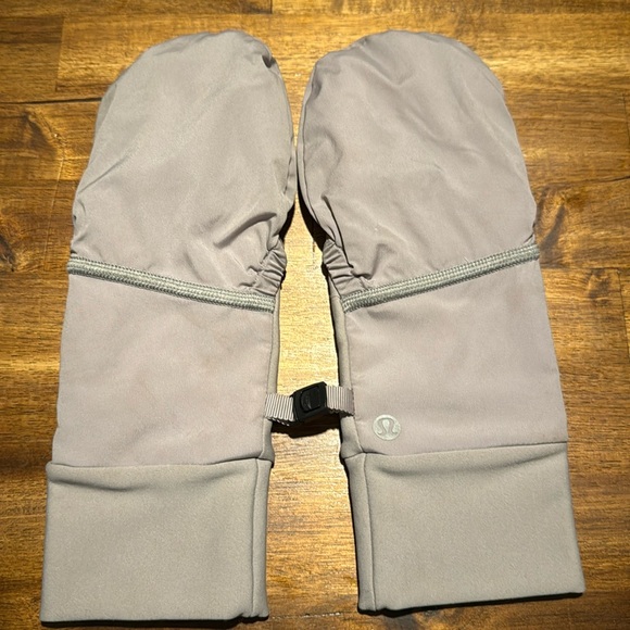 Lululemon gloves - Picture 1 of 5